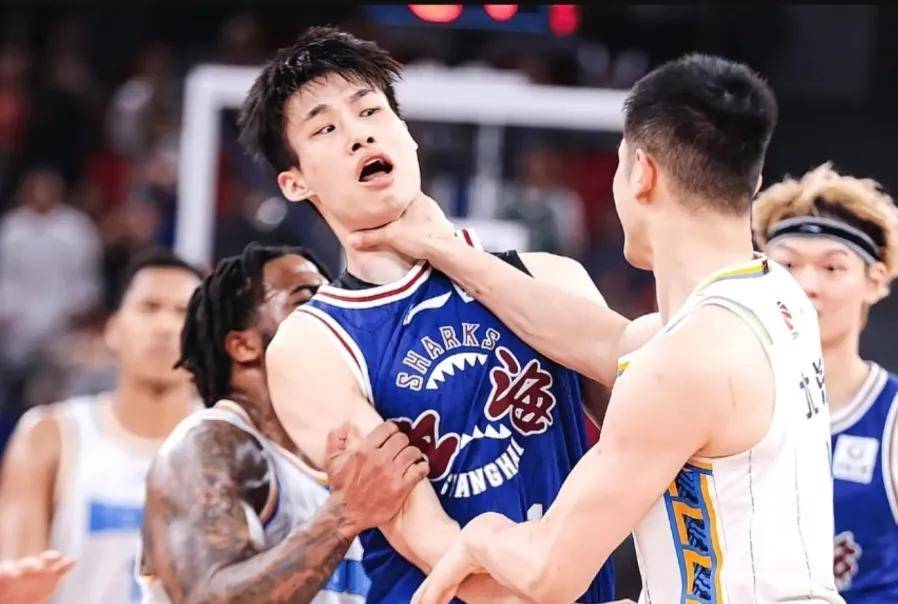 关于球星爆发!CBA赛场再现神级操作的信息 关于球星爆发!CBA赛场再现神级操作的信息