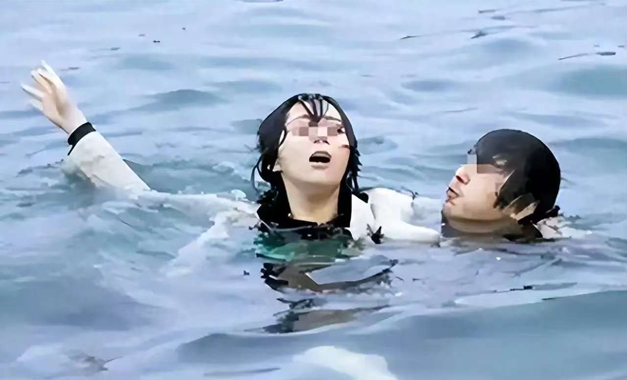 游泳选手赛后落泪,背后故事感人 游泳选手赛后落泪,背后故事感人