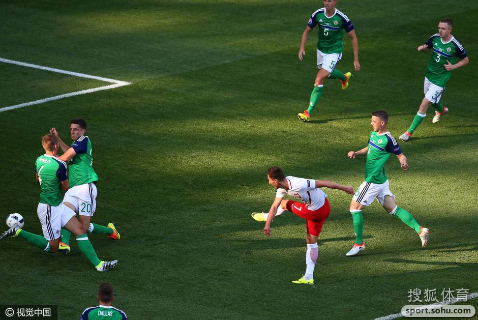 希腊碾压波兰，伊布统治全场