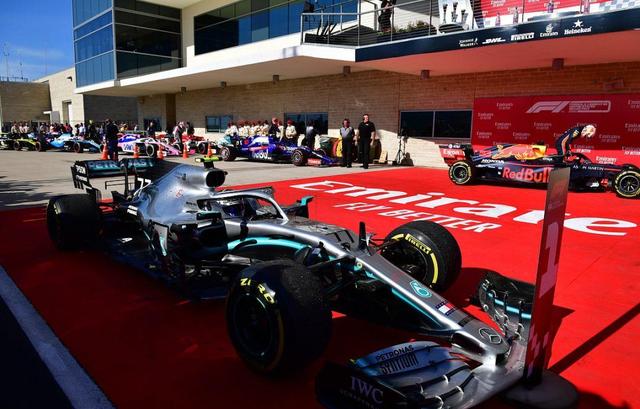 梅赛德斯逆转阿斯顿马丁,汉密尔顿扛起全队 梅赛德斯逆转阿斯顿马丁,汉密尔顿扛起全队