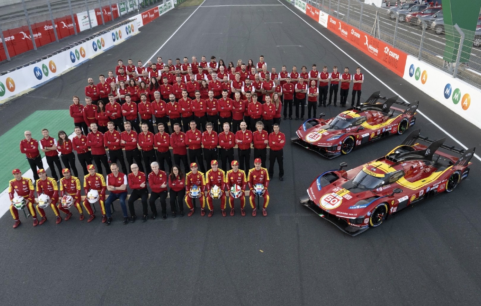 红牛车队碾压阿斯顿马丁,拉塞尔扛起全队 红牛车队碾压阿斯顿马丁,拉塞尔扛起全队