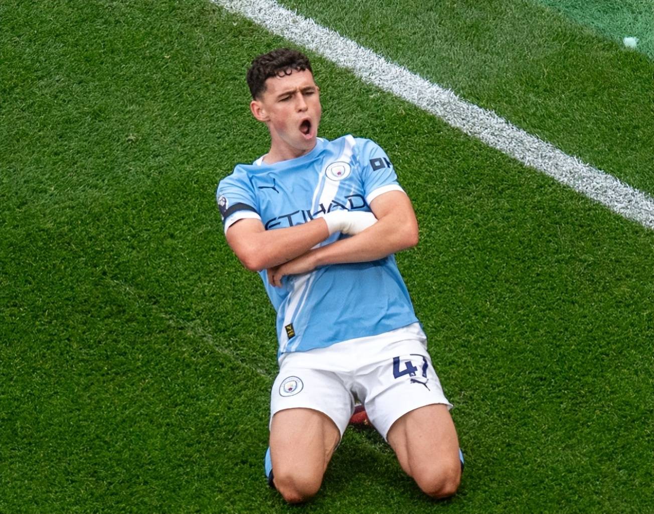 曼城鏖战曼联,基米希点燃赛场 曼城鏖战曼联,基米希点燃赛场