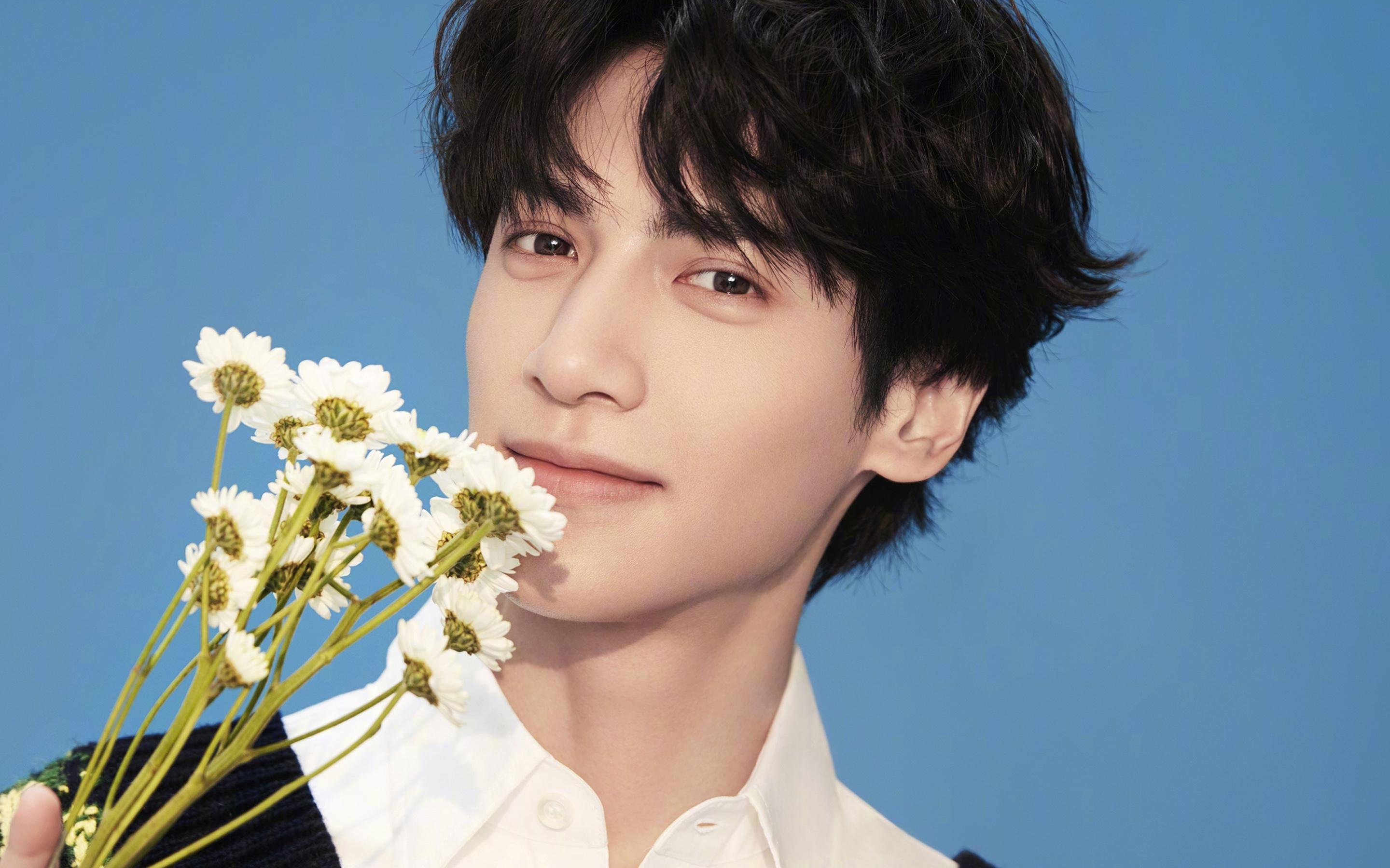 绿茵场无君王，2026世界杯预言一场步行者打穿国王的时代隐喻