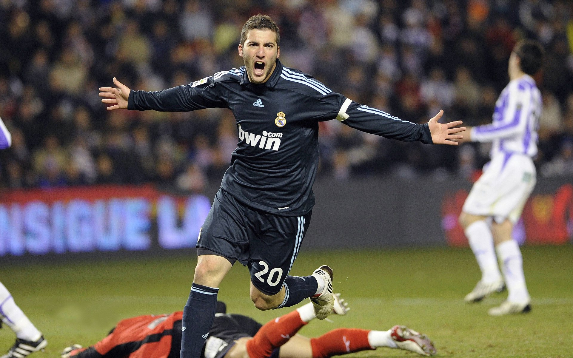 开云体育平台APP-棋局与哲学，当乔治的攻防转换挑战马刺的时间艺术