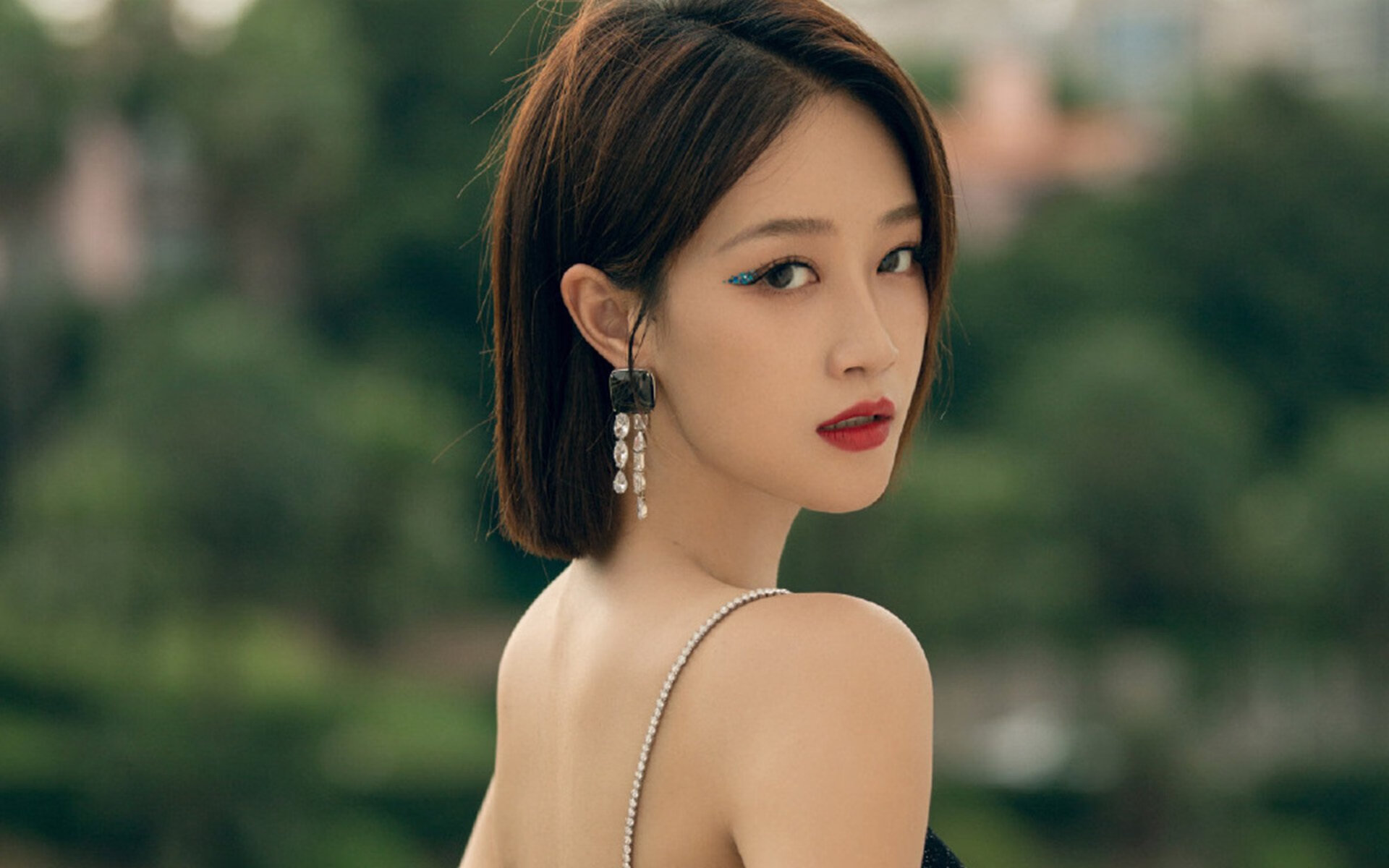 东西联动的胜利密码,雄鹿的厚度与塔图姆的锐度